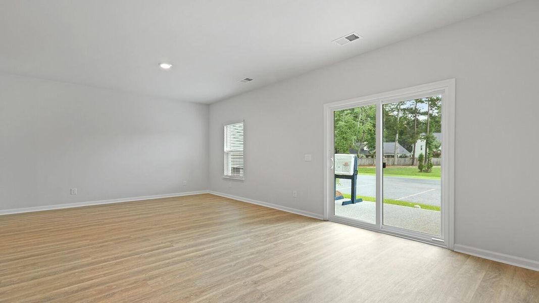 Spacious, unfurnished interior of a new home in Garbon Fields, Summerville (Image 25).