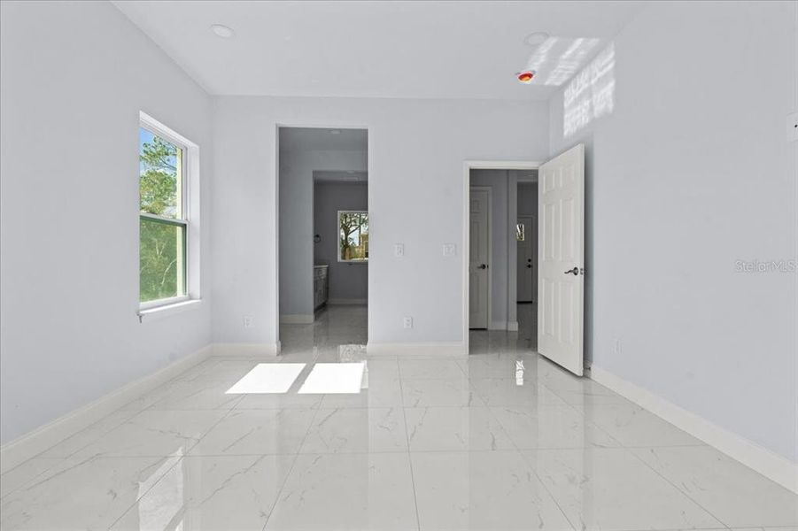Spacious, unfurnished interior of a new home in , Deltona (Image 19).