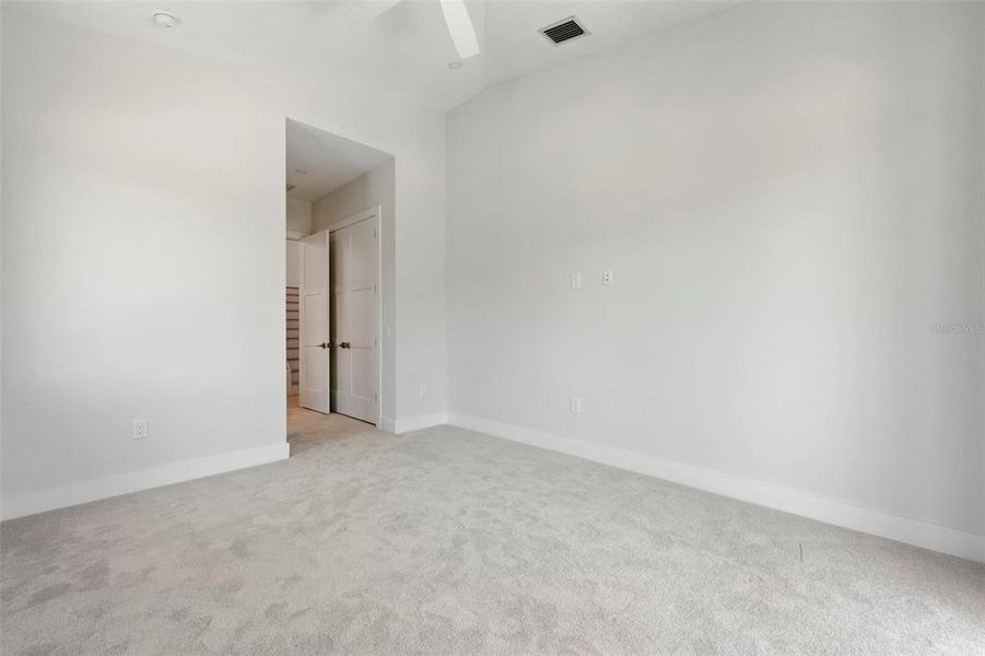Spacious, unfurnished interior of a new home in , Sarasota (Image 61).