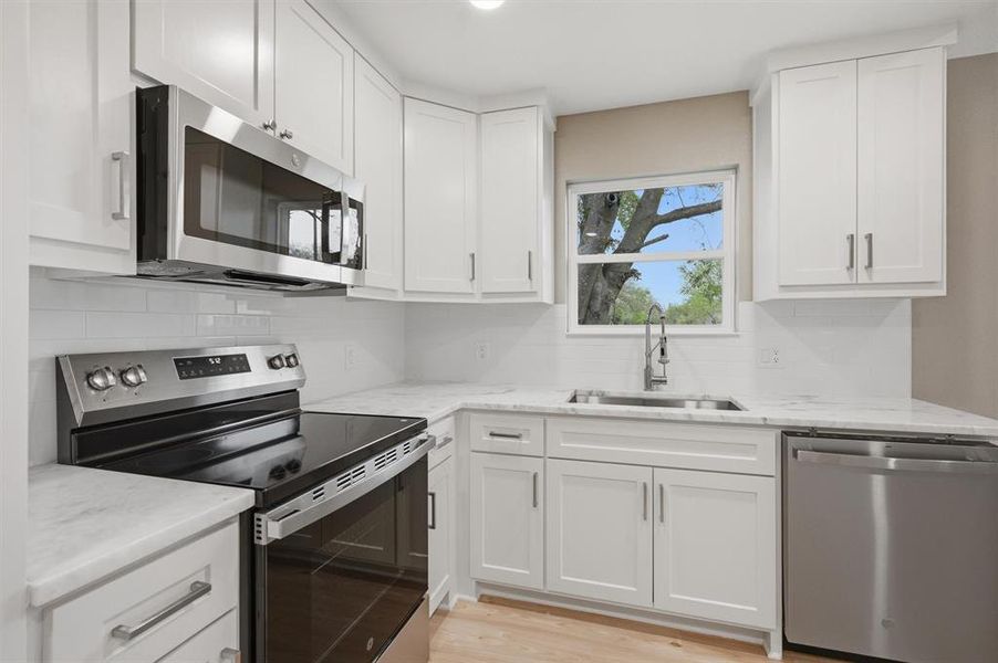 Furnished interior view inside a new home in , Sherman (Image 6).