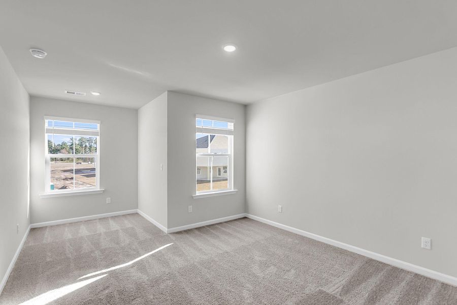 Spacious, unfurnished interior of a new home in Wildcat Chase, Summerville (Image 28).