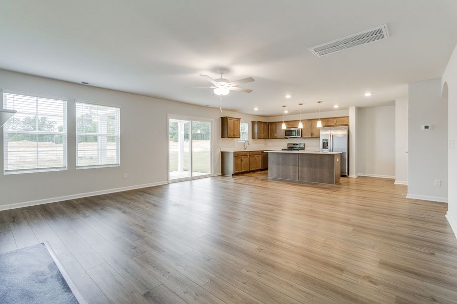 Spacious, unfurnished interior of a new home in Killians Crossing, Blythewood (Image 18).