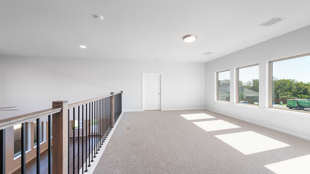 Spacious, unfurnished interior of a new home in Avondale 40', Fate (Image 16).