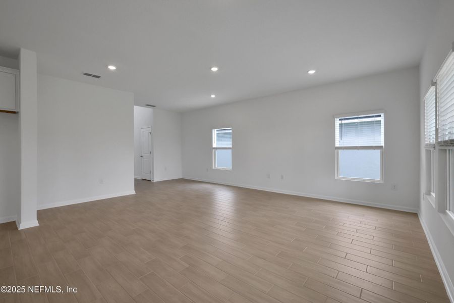 Spacious, unfurnished interior of a new home in Cordova Palms, St. Augustine (Image 28).