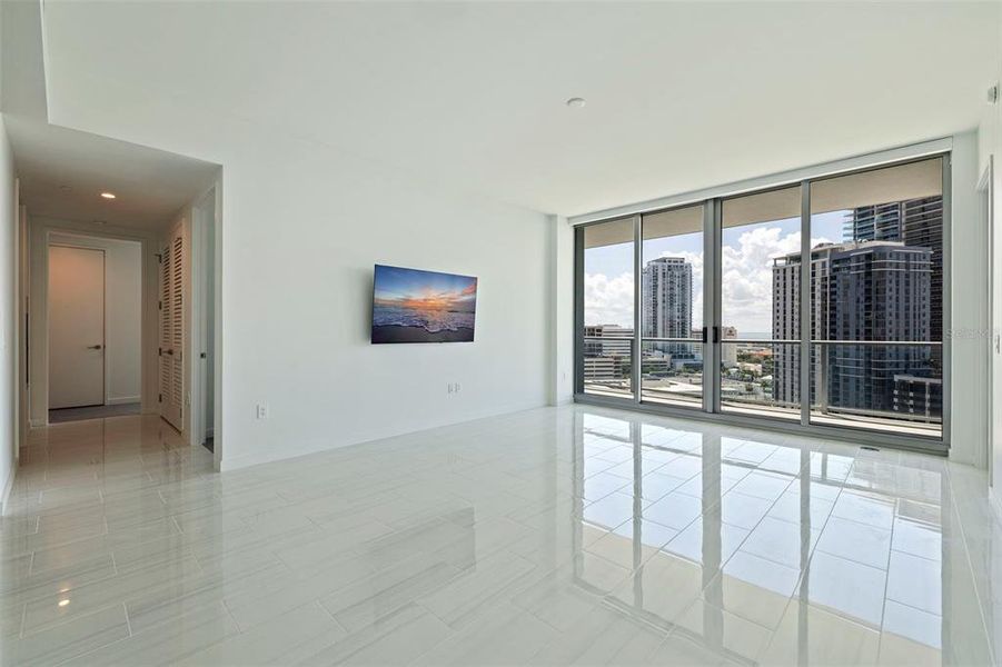 Spacious, unfurnished interior of a new home in , St. Petersburg (Image 27). Spacious, unfurnished interior of a new home in , St. Petersburg (Image 27).