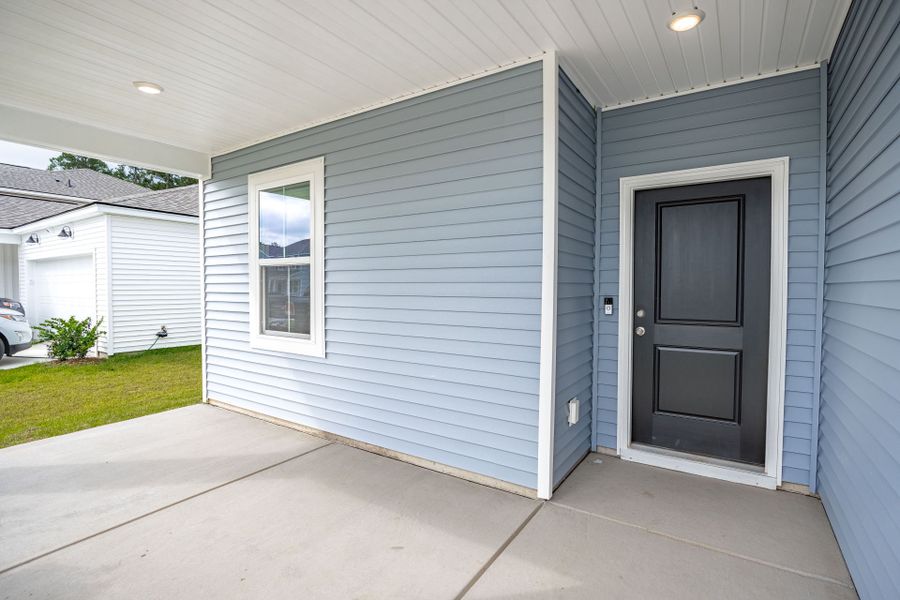 Exterior details and patio area of a home in Bradford Pointe, Summerville (Image 21).