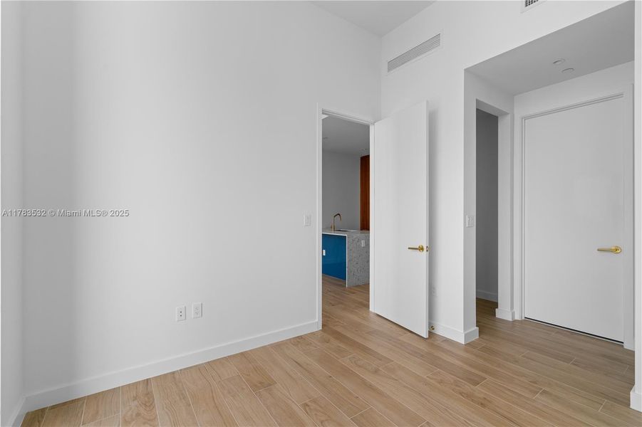 Spacious, unfurnished interior of a new home in Mr. C Residences, Miami (Image 13).