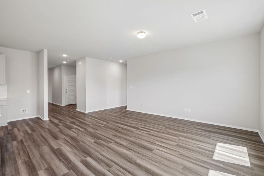 Spacious, unfurnished interior of a new home in Edgebrooke, Pflugerville (Image 25). Spacious, unfurnished interior of a new home in Edgebrooke, Pflugerville (Image 25).