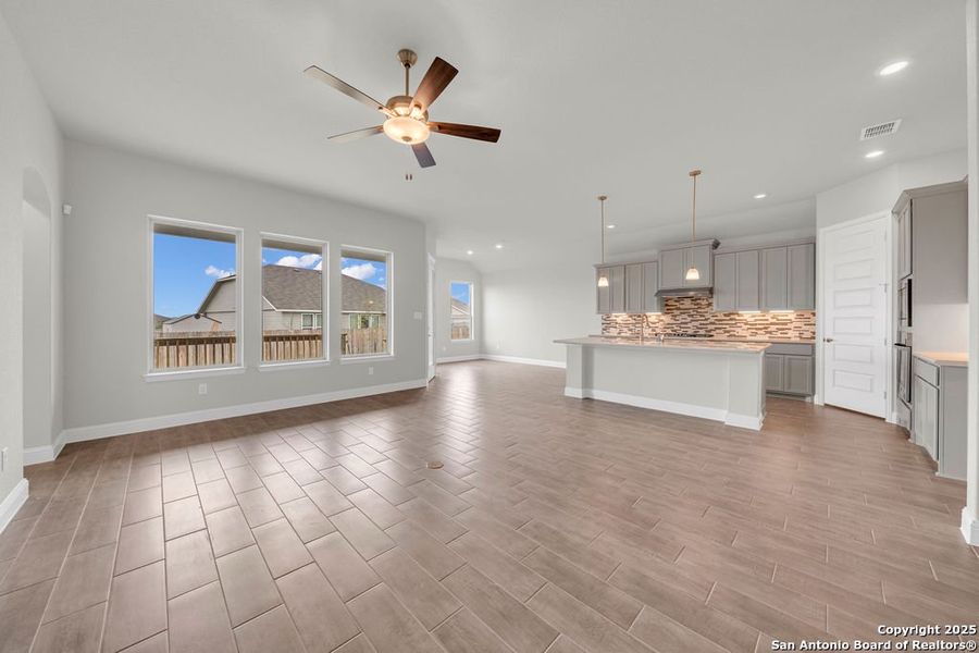 Spacious, unfurnished interior of a new home in The Parklands, Schertz (Image 19). Spacious, unfurnished interior of a new home in The Parklands, Schertz (Image 19).