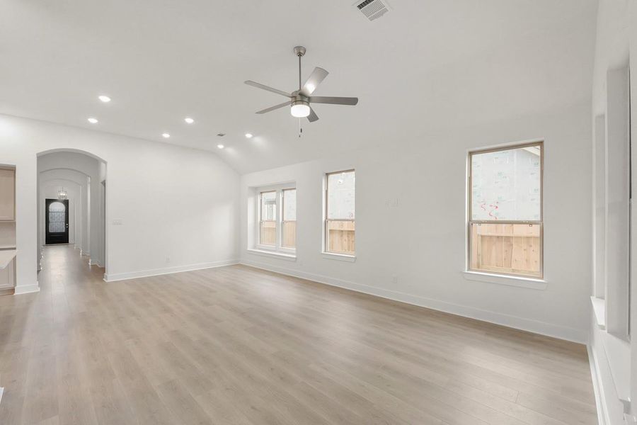 Spacious, unfurnished interior of a new home in Evergreen, Conroe (Image 14). Spacious, unfurnished interior of a new home in Evergreen, Conroe (Image 14).
