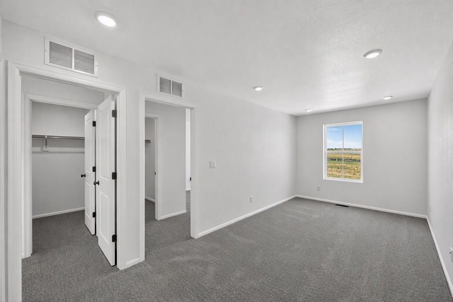 Spacious, unfurnished interior of a new home in Lake Bluff, Greeley (Image 20).