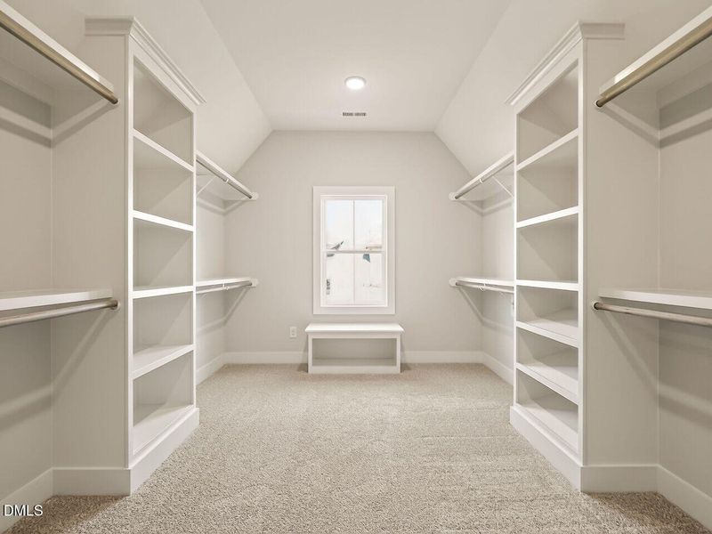 028-1280x960-closet