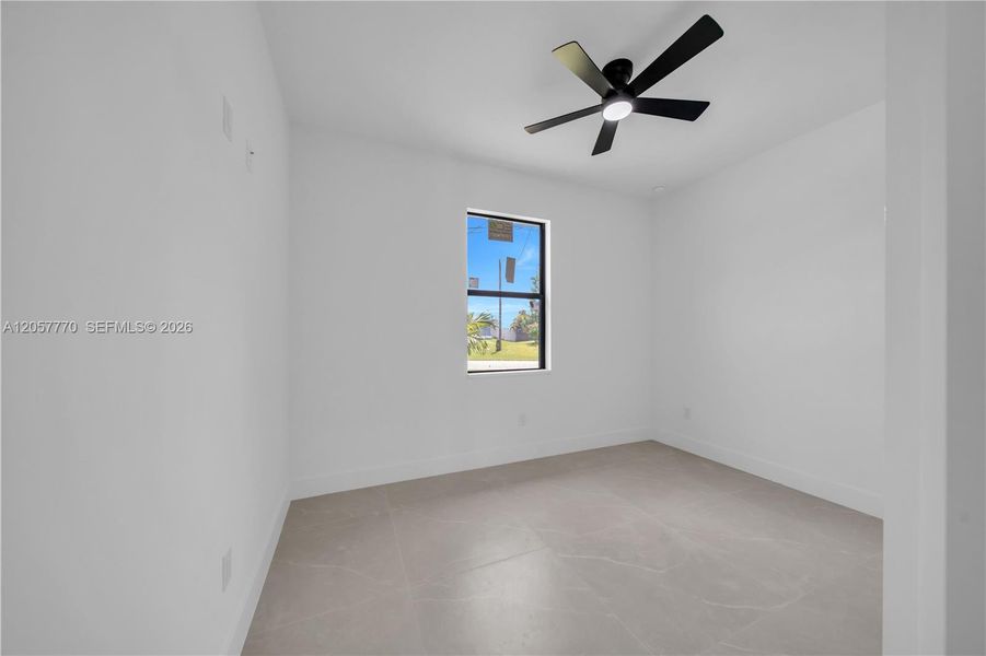 Spacious, unfurnished interior of a new home in , Cape Coral (Image 14).
