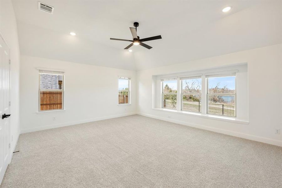 Spacious, unfurnished interior of a new home in Villages of Hurricane Creek, Anna (Image 23).