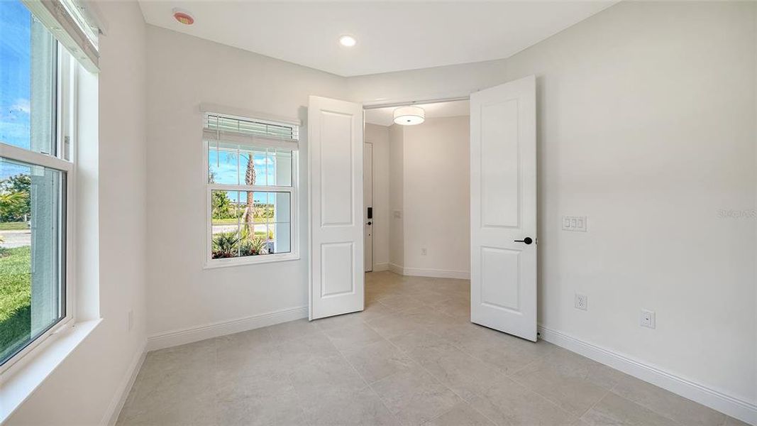 Spacious, unfurnished interior of a new home in Palmera, Venice (Image 37).