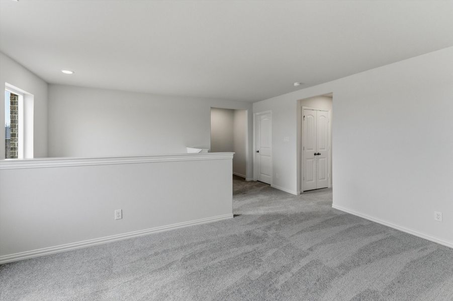 Spacious, unfurnished interior of a new home in Waterford Park, Weatherford (Image 26).