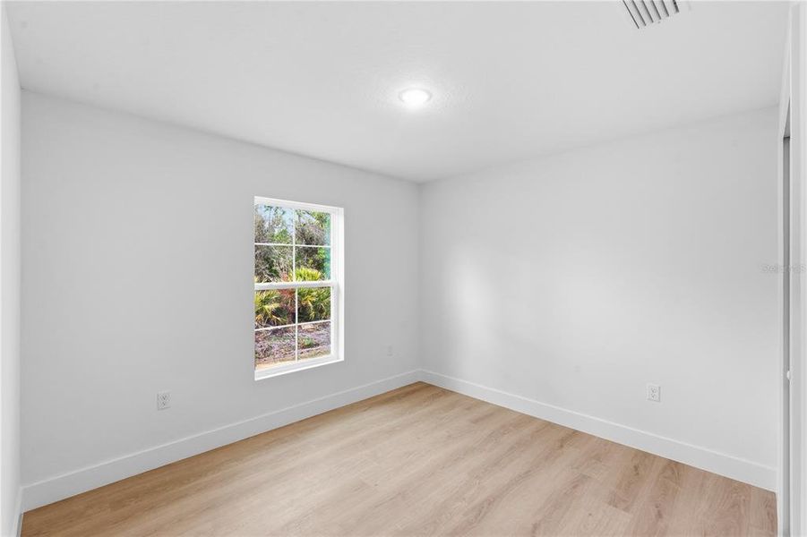 Spacious, unfurnished interior of a new home in , Sebring (Image 16).