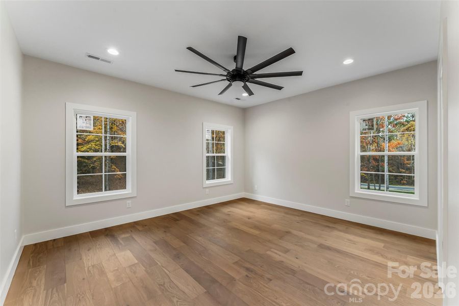 Spacious, unfurnished interior of a new home in , Nebo (Image 22).