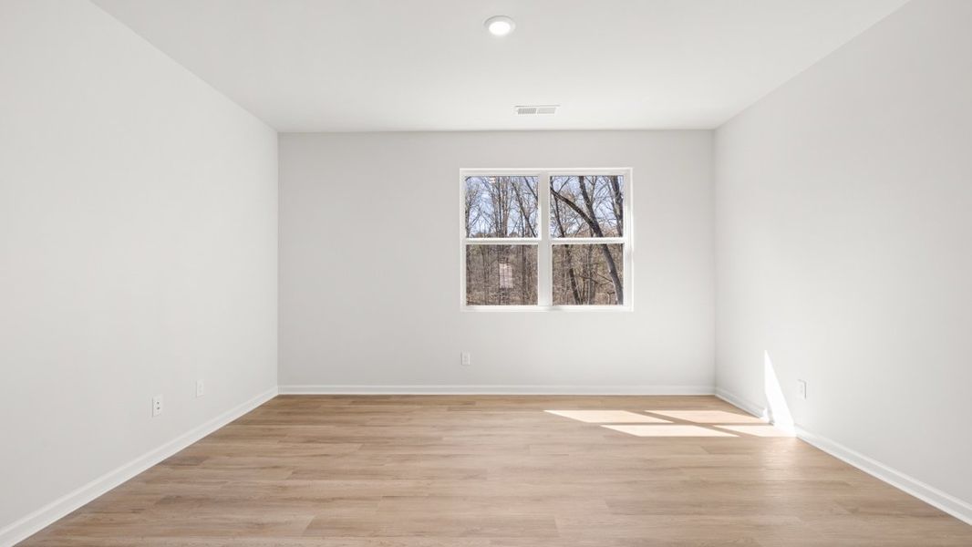 Spacious, unfurnished interior of a new home in South Wind, Union City (Image 19).