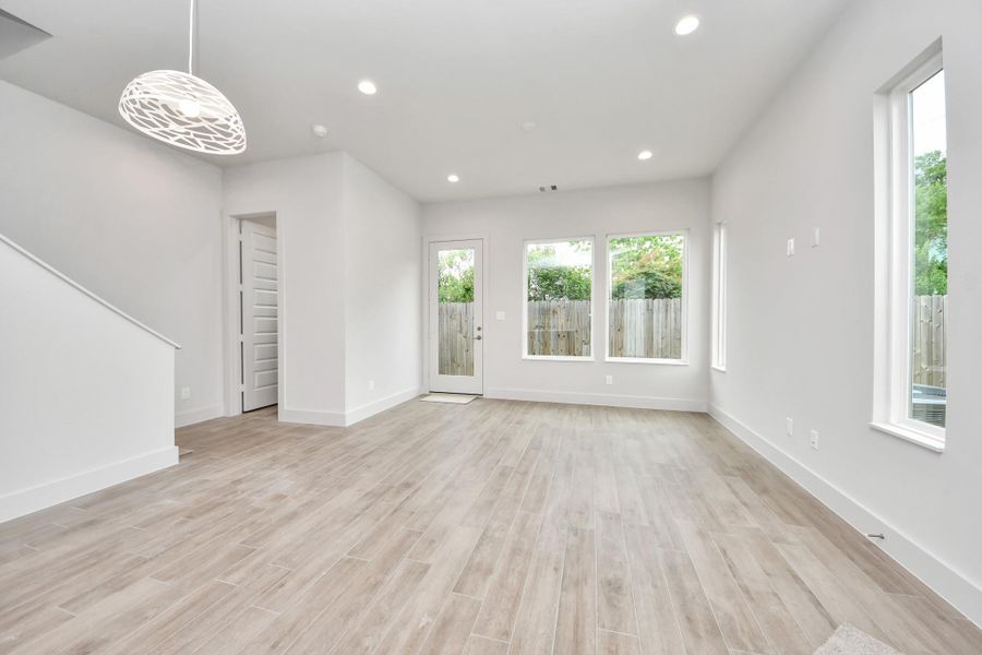 Spacious, unfurnished interior of a new home in Cay Landing, Houston (Image 28).