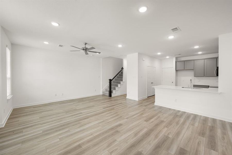 245 Wagon Spoke- Living Room-2