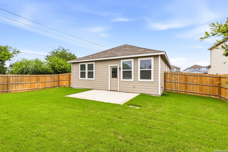 Exterior details and patio area of a home in , San Antonio (Image 4).