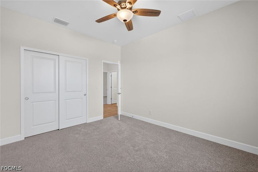 Spacious, unfurnished interior of a new home in Cape Coral, Cape Coral (Image 27).