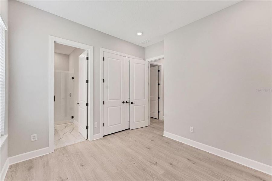 Spacious, unfurnished interior of a new home in , Bradenton (Image 37).