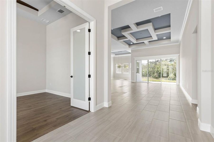 Spacious, unfurnished interior of a new home in Palm Coast Plantation, Palm Coast (Image 39).