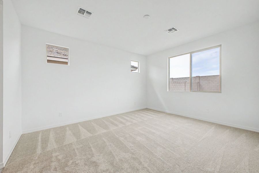 Spacious, unfurnished interior of a new home in Bella Vista Farms, San Tan Valley (Image 9).