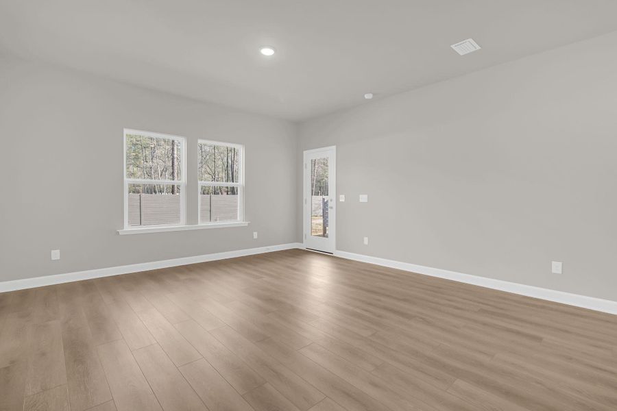 Spacious, unfurnished interior of a new home in Hammock Walk at Nexton, Summerville (Image 27).