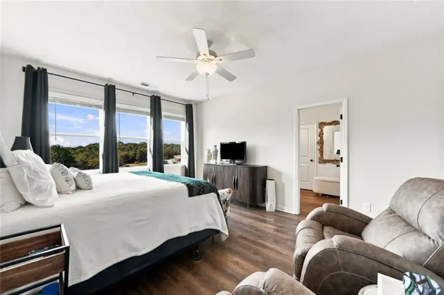Furnished interior view inside a new home in , Jasper (Image 35).