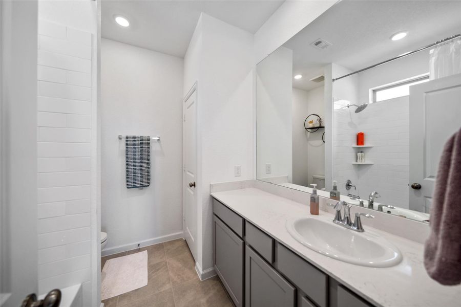 Furnished interior view inside a new home in Pomona, Manvel (Image 19).