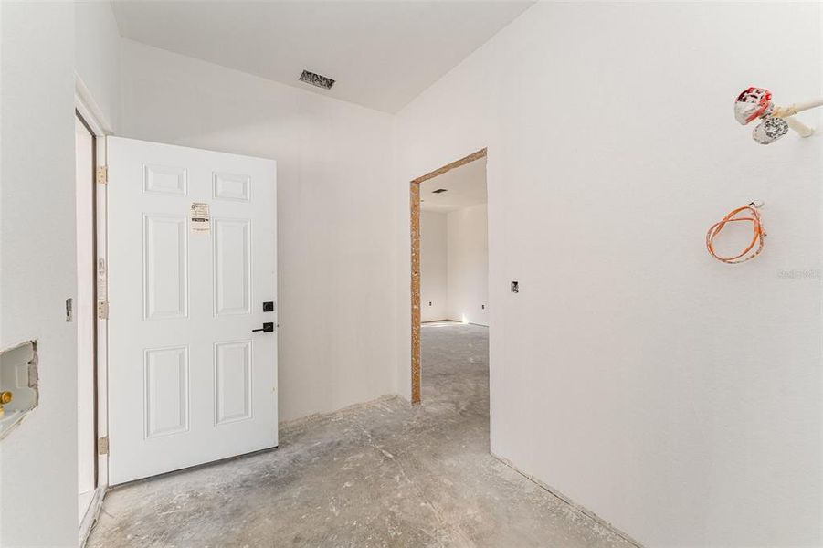 Spacious, unfurnished interior of a new home in , Lakeland (Image 7).