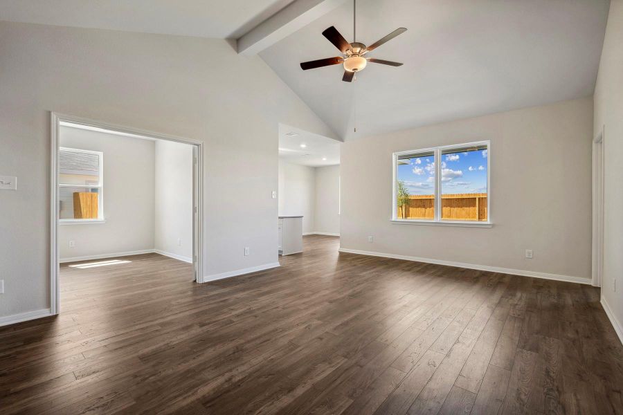 Spacious, unfurnished interior of a new home in Pinewood Trails, Cleveland (Image 14).
