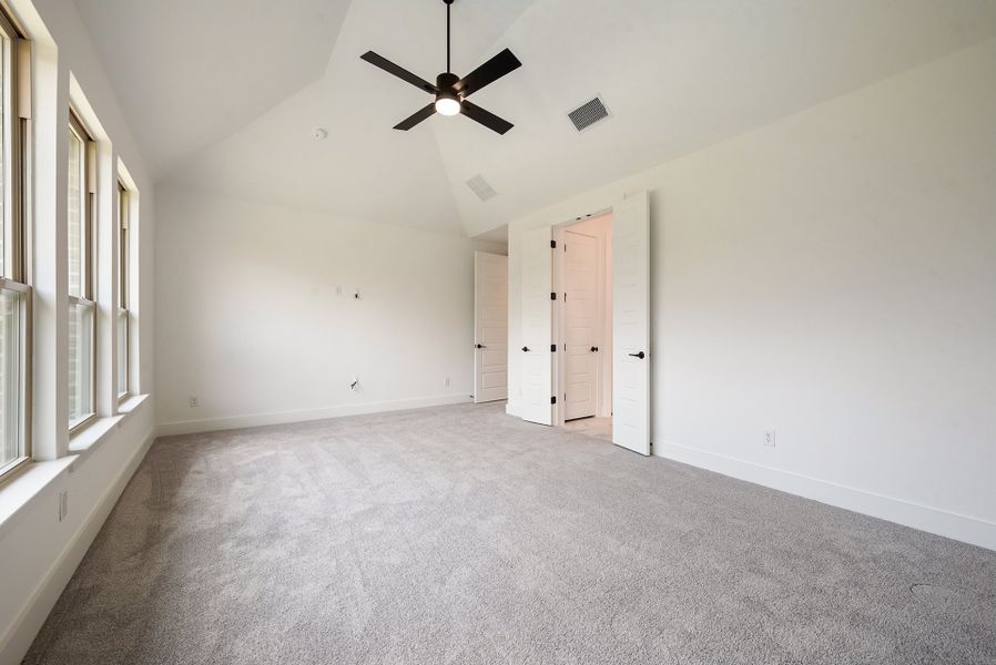 Spacious, unfurnished interior of a new home in Tavolo Park, Fort Worth (Image 29).