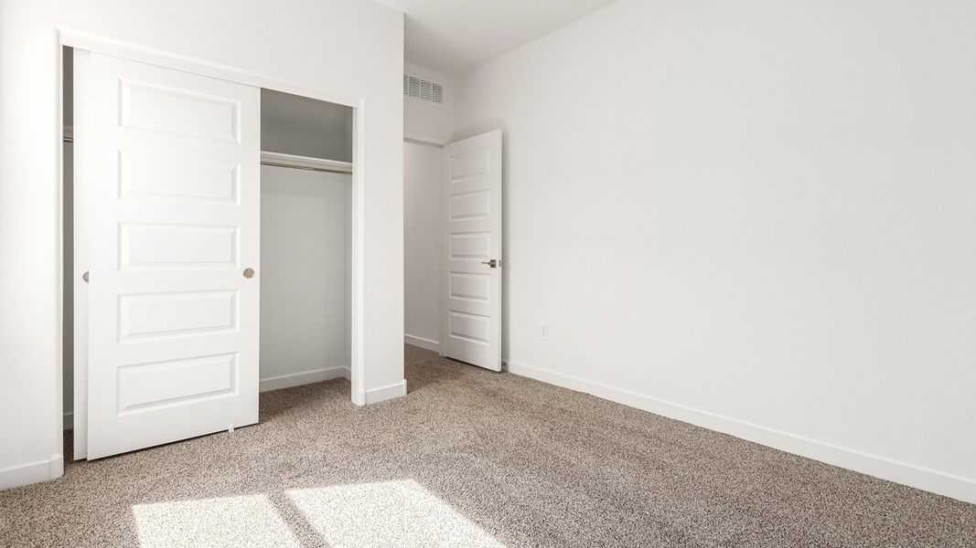 Spacious, unfurnished interior of a new home in Barnett Village, Marana (Image 24).