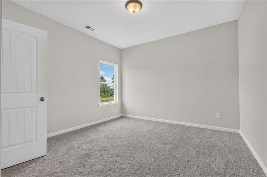 Spacious, unfurnished interior of a new home in Sycamore Crest, Calhoun (Image 14).
