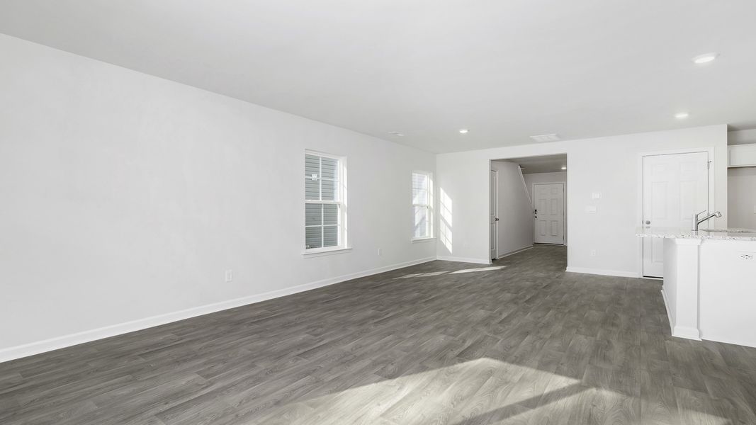 Spacious, unfurnished interior of a new home in Willow Mill, Thomasville (Image 11).
