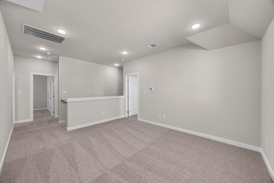 Spacious, unfurnished interior of a new home in Lakeside at Tessera, Lago Vista (Image 23).