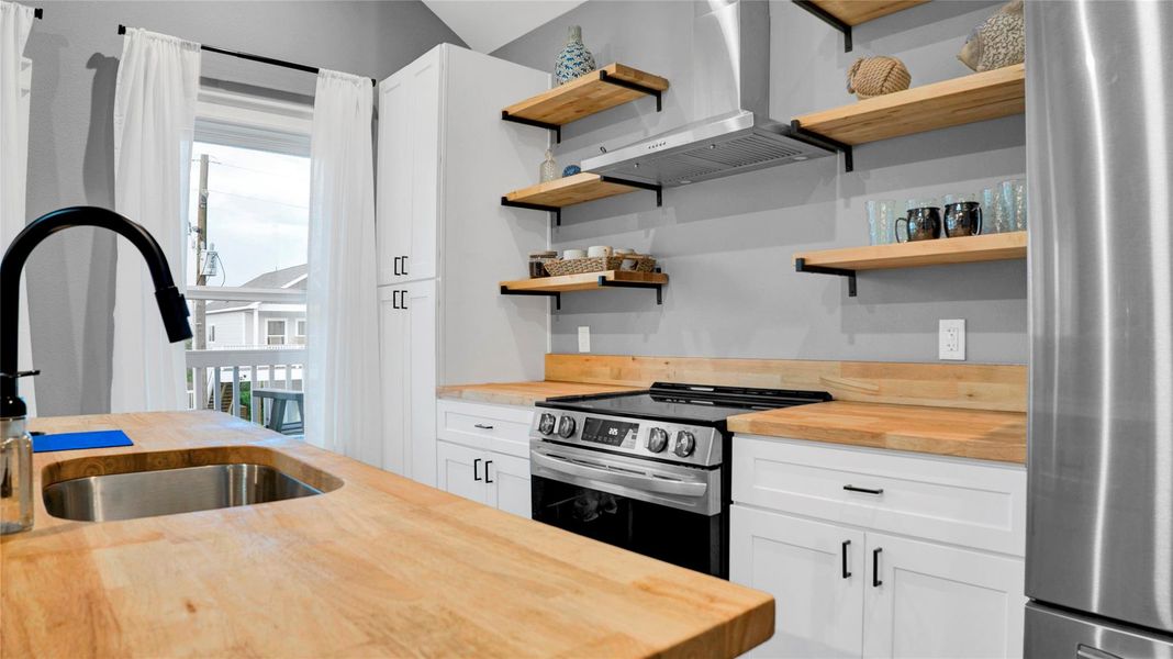 Furnished interior view inside a new home in , Bolivar Peninsula (Image 43).