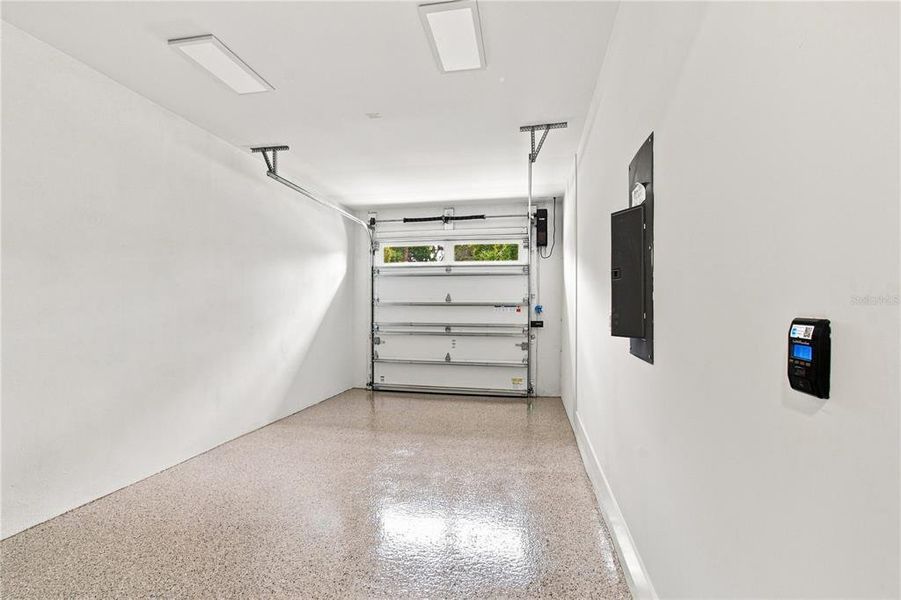 Spacious, unfurnished interior of a new home in , Tampa (Image 58).