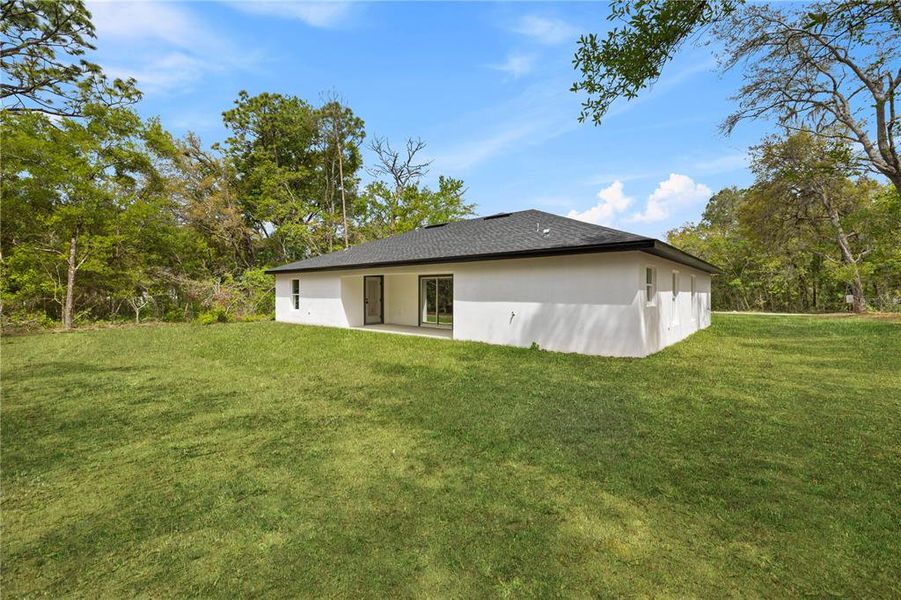 Exterior details and patio area of a home in , Dunnellon (Image 31).