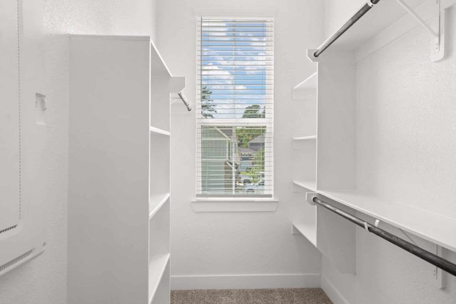 Spacious, unfurnished interior of a new home in Sienna, Missouri City (Image 15).