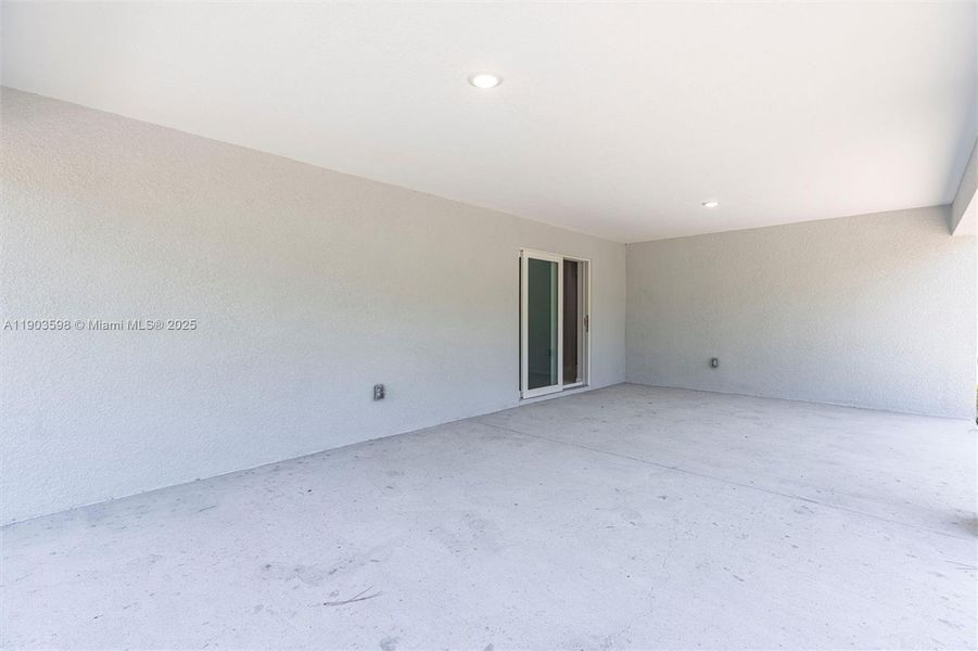 Spacious, unfurnished interior of a new home in , Lehigh Acres (Image 18). Spacious, unfurnished interior of a new home in , Lehigh Acres (Image 18).
