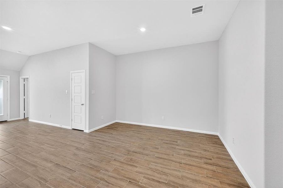 Spacious, unfurnished interior of a new home in Forest Park, Princeton (Image 28). Spacious, unfurnished interior of a new home in Forest Park, Princeton (Image 28).