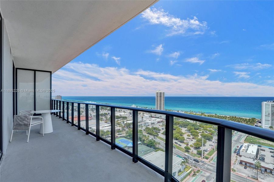 Condo located in Miami, FL showcasing its design and architecture (Image 3).