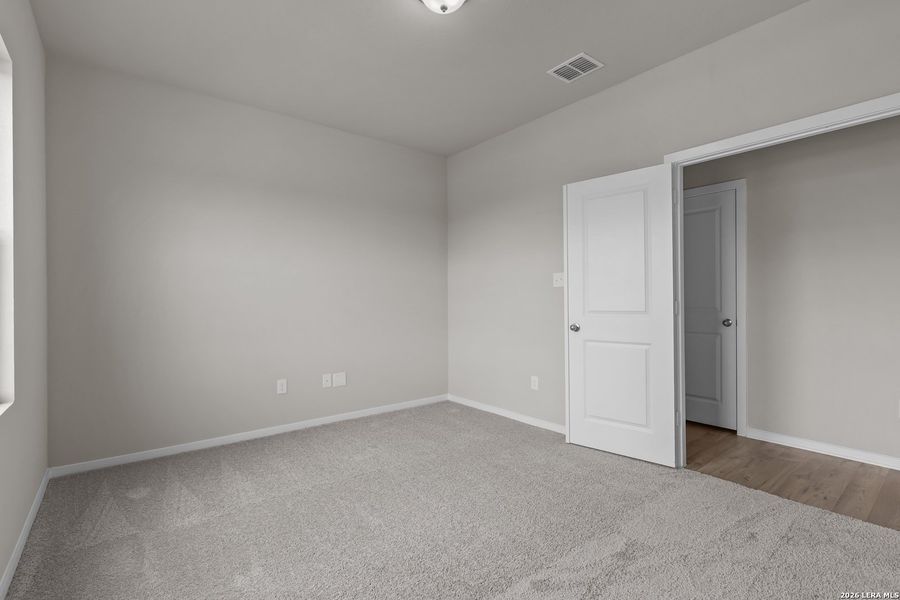Spacious, unfurnished interior of a new home in Garden Grove, San Antonio (Image 21).