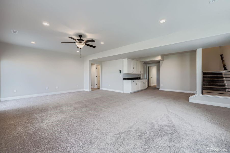 Spacious, unfurnished interior of a new home in Timber Ridge, Colorado Springs (Image 19).