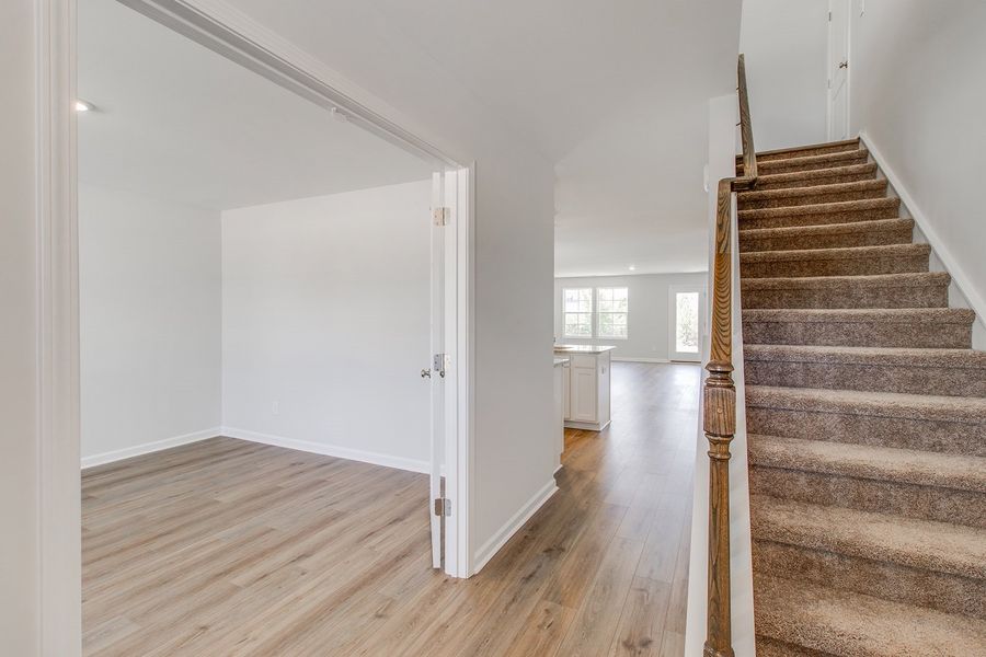 Spacious, unfurnished interior of a new home in Ellington, Elgin (Image 15).
